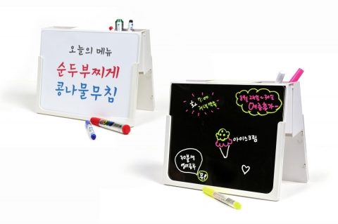 펜꽂이 기능뿐 아니라 그림및사진액자, 탁상포토앨범, 스케줄러, 화이트및블랙보드로 활용.jpg