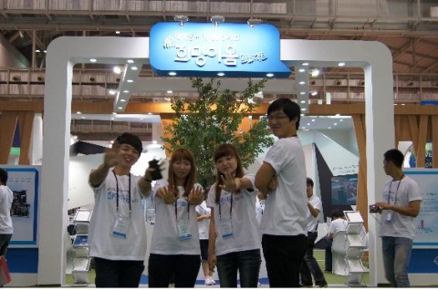 좌로부터 최세현, 정미경, 최윤정, 심우성