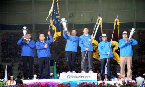 경기도는 제92회 전국체전 종합우승으로 대회 10연패를 목표로 하고 있다. 사진은 지난 2010년 경남에서 열렸던 제91회 전국체육대회 시상식.