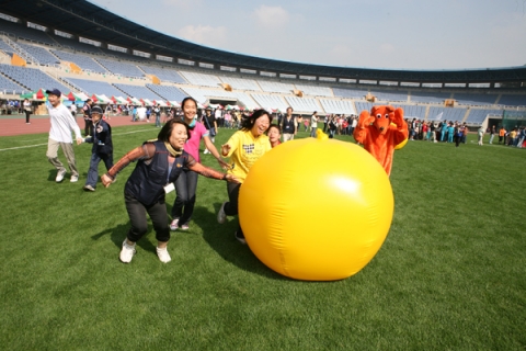 오는 10월 8일 토요일 인천문학보조경기장에서 제6회 장애인&가족 가을운동회가 개최된다.