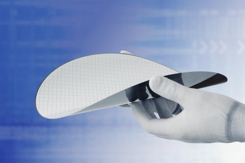 인피니언, 300mm 박막 웨이퍼 기술을 이용한 전력 반도체 칩 생산 성공