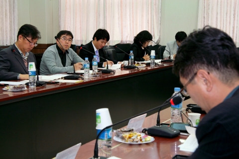 충남발전연구원 사회적경제연구회가 주최한 "충남사회적경제 정책방향 모색 워크숍"이 충발연에서 13일 열리고 있다.