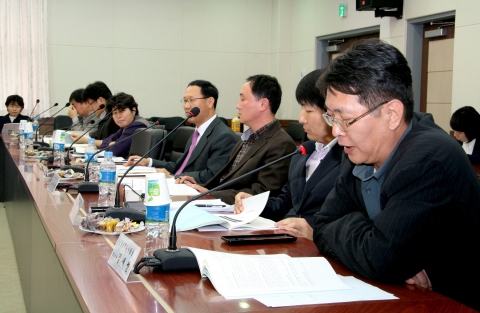 충남발전연구원 사회적경제연구회가 주최한 "충남사회적경제 정책방향 모색 워크숍"이 충발연에서 13일 열리고 있다.