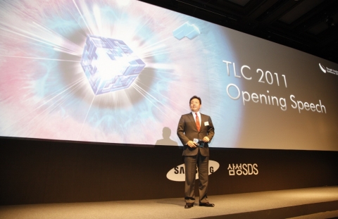 오늘 서울 신라호텔에서 개최된 TLC2011에서 삼성SDS 고순동 사장은‘Convergence 빅뱅, Smart로 열다’라는 제목의 오프닝 연설하는 모습
