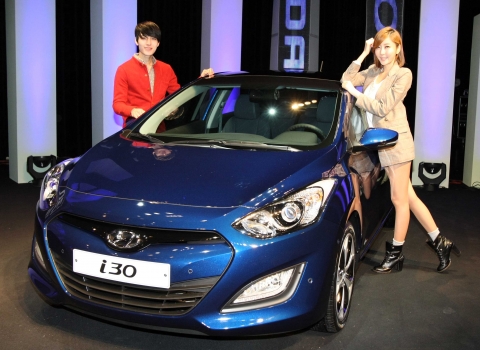 현대자동차(회장 정몽구)가 20일(목) 서울 광진구에 위치한 전문공연장 악스코리아(AX-KOREA)에서 김충호 현대차 사장 등 회사 관계자와 기자단 등 약 200여 명이 참석한 가