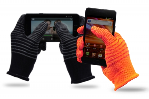겨울에 장갑을 벗지 않고도 스마트폰과 태블릿PC 정전식 터치스크린을 조작할 수 있는 터치장갑