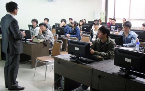 동명대학교의 청년취업아카데미 특강 장면