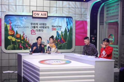 삼성전자는 갤럭시SⅡ HD 출시를 기념해, HD 슈퍼아몰레드 폰의 초고화질·초고속 제품 경험을 소비자들이 직접 느낄 수 있는 인터랙티브 방송 '보이는 HD 라디오 시대'를 진행한다.갤럭시 모델 아이유와 방송인 붐이 10월 28일 1회 방송 '色다른 런칭쇼'를 진행하는 모습.