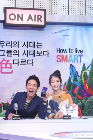 삼성전자는 갤럭시SⅡ HD 출시를 기념해, HD 슈퍼아몰레드 폰의 초고화질·초고속 제품 경험을 소비자들이 직접 느낄 수 있는 인터랙티브 방송 '보이는 HD 라디오 시대&#