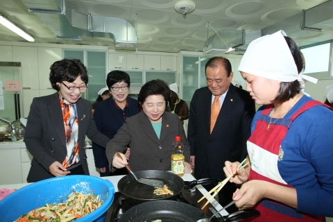 김금래 여성가족부 장관, 제천 다문화가족지원센터 등 정책 현장 찾아