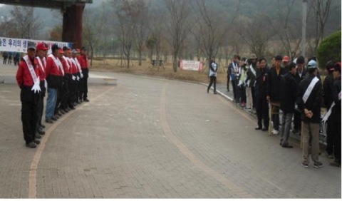 영광군은 지난 12일 불갑산에서 유관기관과 함께 가을철 산불조심 캠페인을 벌였다