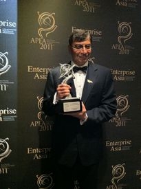 Phaneesh Murthy poses for pictures after receiving the "Outstanding Entrepreneurship Award" at the Enterprise Asia Awards, 2011