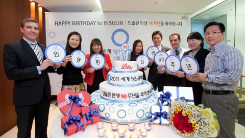 11월 14일 한국릴리는 ‘세계 당뇨병의 날’을 맞아 세계적으로 점증하고 있는 당뇨병의 심각성을 되새기고, 릴리社가 세계 최초로 상용화한 인슐린의 탄생 90주년을 기념하는 행사를 본사에서 진행하였다.