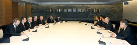 손경식 대한상공회의소 회장을 비롯한 상의 측 인사들과 밀란 슈테흐(Milan Stech) 체코 상원의장(왼쪽 세번째) 등 체코측 인사들이 양국 간 경제협력 증진방안에 대해서 논의하