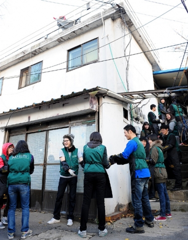 건국대 학생봉사단 ‘컴브렐라’ 사랑의 연탄 배달 봉사