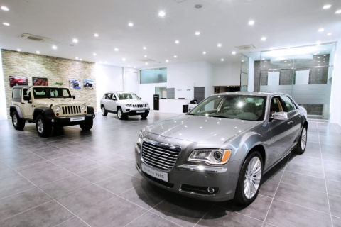 크라이슬러 울산 전시장 내부