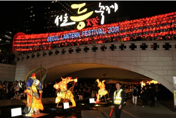 ‘청계천 밤의 등축제’, 270만명 관람객으로 성황리 폐막