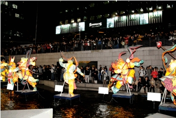 ‘청계천 밤의 등축제’, 270만명 관람객으로 성황리 폐막