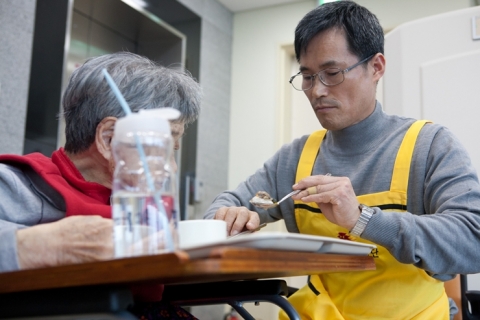 서울지방우정청 온정이우정이봉사단, 양천노인요양센터에서 봉사활동