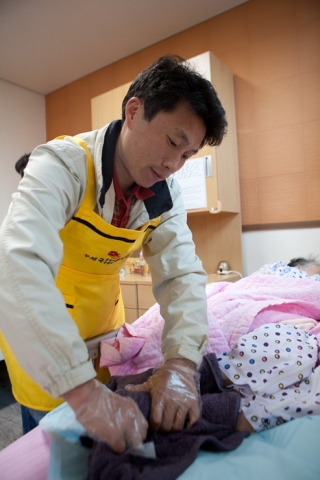 서울지방우정청 온정이우정이봉사단, 양천노인요양센터에서 봉사활동