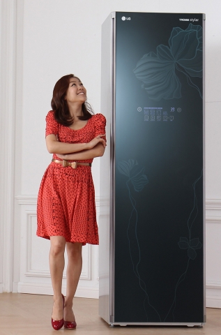 LG전자 '트롬 스타일러' 활용법을 가수 박정현이 직접 노래로 소개하고 출연하는 애니메이션 뮤직비디오 제작 장면