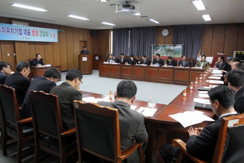 영광군은 지난 22일 군청 영상회의실에서 25명의 기업대표와 관계자가 참석한 가운데 투자유치 실현기업 대표자 초청 간담회를 개최했다.