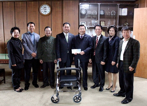 영광 서해산악회, 먹거리장터 운영 수익금 기탁