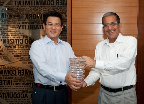 외환은행은 22일 아메리칸 엑스프레스사로부터 “2011년 아멕스 혁신 상품상 (Amex 'Product Innovation Award')을 수상 후 기념 촬영을 