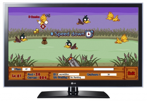 LG전자가 개최한 'LG 스마트TV 앱 컨테스트'에서 매직모션리모컨을 활용한 사격게임 '크레이지 덕'이 1위로 선정됐다. 사진은 '크레