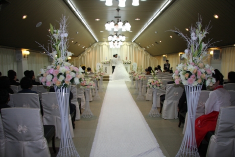 주말 결혼식장 내부