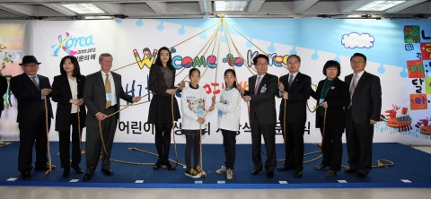 대한항공은 11월 26일 김포공항 국내선 청사에서 '제 3회 내가 그린 예쁜 비행기 사생대회' 시상식을 갖고 우리나라의 자랑스런 문화 유산을 다양하고 섬세하게 표