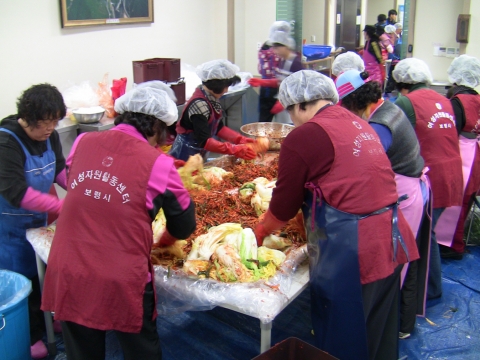 군산대 수탁 보령효나눔복지센터, ‘사랑의 김장나누기’ 봉사