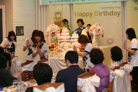 시한부 미혼모의 돌잔치…엄마와 아기의 마지막 추억 남기기