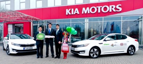 기아자동차㈜는 12월 20일까지 이벤트 웹사이트(http://like.kia.co.kr)에 방문한 고객이 페이스북 ID로 로그인해 자신의 페이스북 친구 중 고마움을 전하고 싶은 사람을 선택해 사연을 게시하면 추첨을 통해 총 1만 명의 당첨자에게 케이크를 선물하는 페이스북 연동 고객 감사 이벤트 ‘I Like 페스티벌’을 실시한다.