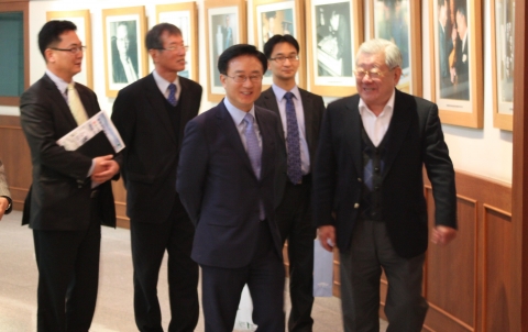 동명대학교 강정남 총장, 3일 진영곤 고용복지수석 환담장면1