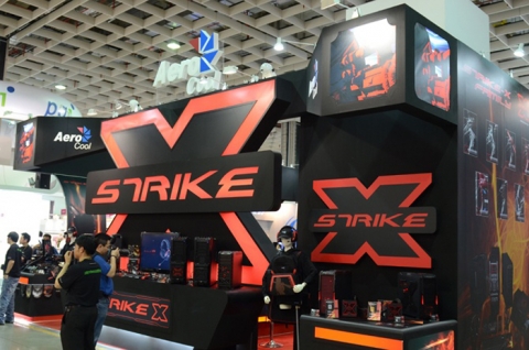 2011 대만 컴퓨텍스 내 스트라이크X 메인 부스 전경