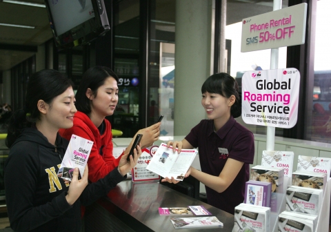 LG유플러스(부회장 이상철 / www.lguplus.com)가 주요 공항/항구 LTE망 구축, 로밍 편의서비스 무료 제공 등을 통해 로밍센터를 방문하지 않아도 로밍 상담 및 각종 