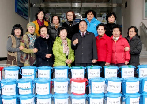 영광군 여성단체협의회, 어려운 이웃 100여 가정 김치 담가