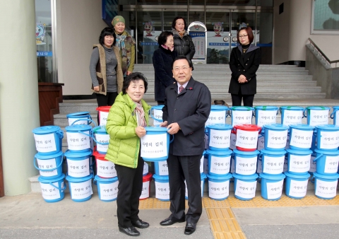영광군 여성단체협의회, 어려운 이웃 100여 가정 김치 담가