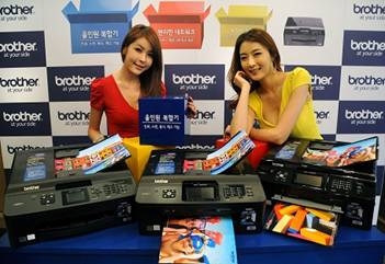 세계적인 프린터/복합기 전문 기업 브라더인터내셔널코리아는 12월 7일 (수) 시청 플라자호텔에서 더 작아진 사이즈에 더 풍부해진 기능을 탑재한 새로운 미니 컬러 잉크젯 복합기 3종 (MFC-J430W, MFC-J625DW, MFC-J825DW) 출시를 기념하여 포토행사를 진행 하였다.