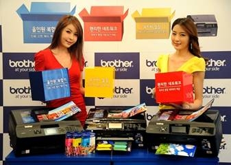 세계적인 프린터/복합기 전문 기업 브라더인터내셔널코리아는 12월 7일 (수) 시청 플라자호텔에서 더 작아진 사이즈에 더 풍부해진 기능을 탑재한 새로운 미니 컬러 잉크젯 복합기 3종 (MFC-J430W, MFC-J625DW, MFC-J825DW) 출시를 기념하여 포토행사를 진행 하였다.