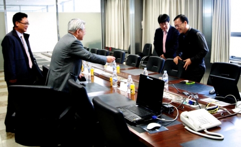 동명대학교 강정남총장의 로봇기업 방문2