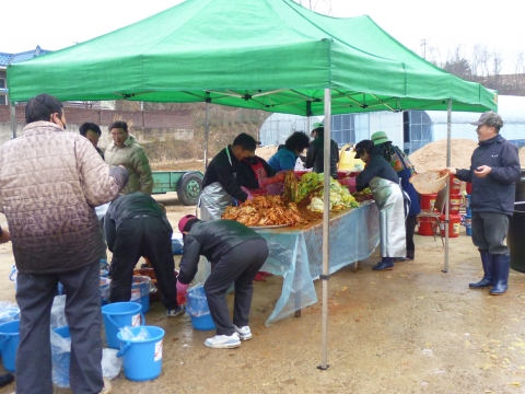 영광군 홍농읍 바르게살기운동 위원회, 김장김치 전달로 이웃사랑 실천