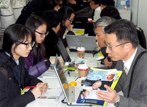 건국대학교는 8일!11일까지 4일간 서울 삼성동 코엑스에서 대교협 주최로 열린 2012학년도 정시모집 대학입학정보 박람회를 통해 많은 수험생들에게 올해 정시모집에 관한 입학정보를 