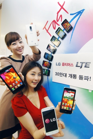 LG전자의 초고화질 HD 스마트폰 ‘옵티머스 LTE’가 출시 2달 만에 개통 30만 대를 돌파했다.