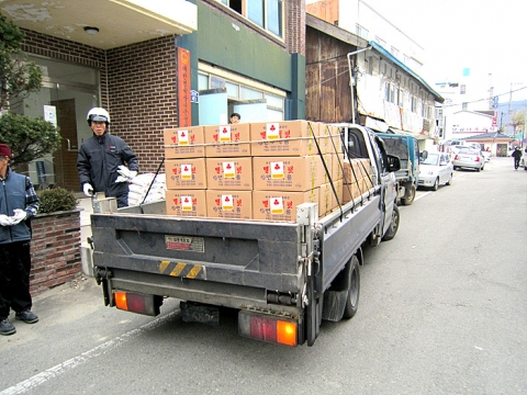 장재준 연수식품, 멸치액젓과 새우젓 기탁