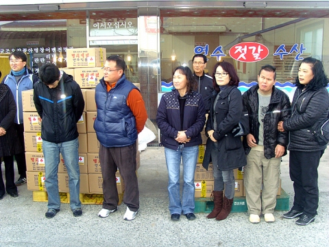 장재준 연수식품, 멸치액젓과 새우젓 기탁