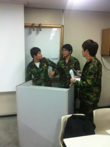 전투를 방불케 하는 동명대학교 학생들의 2011학년도 중 이색 프리젠테이션 장면