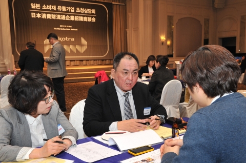 상담중인 바이어와 국내 기업