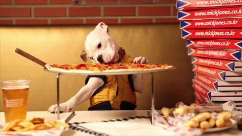 Small&#039;s Attack Mickjones&#039; Pizza!